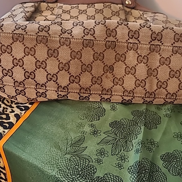 Gucci Sukey Gucci Tan and Brown Monogram Shoulder Bag - Picture 8 of 8